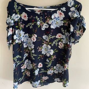 Pretty short sleeve blouse floral is in!